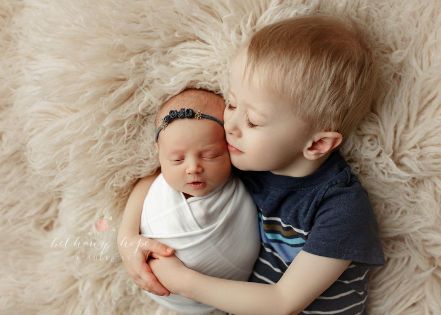 Beautiful Newborn Babies And Their Siblings Captured by Bethany Hope