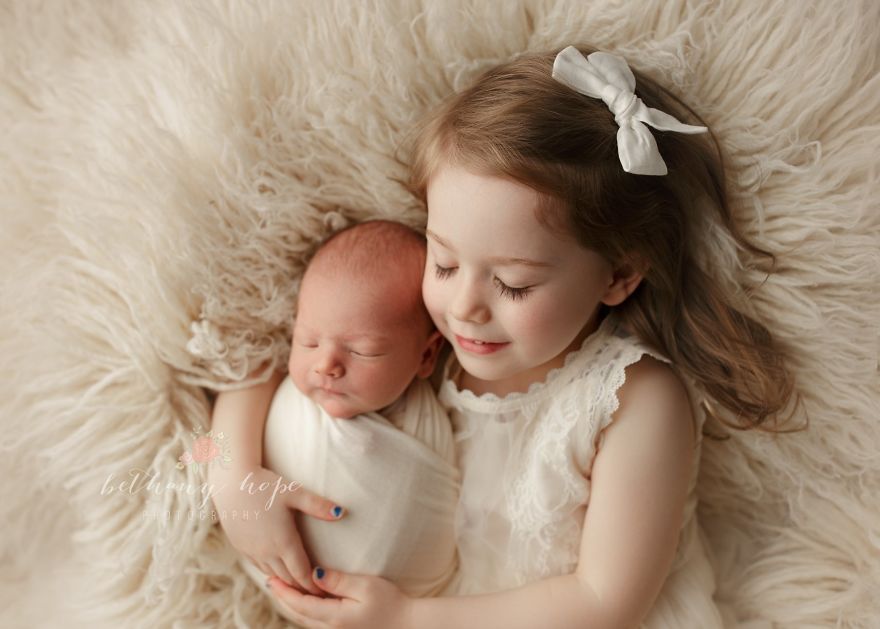 Beautiful Newborn Babies And Their Siblings Captured by Bethany Hope