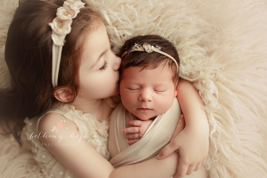 Beautiful Newborn Babies And Their Siblings Captured by Bethany Hope