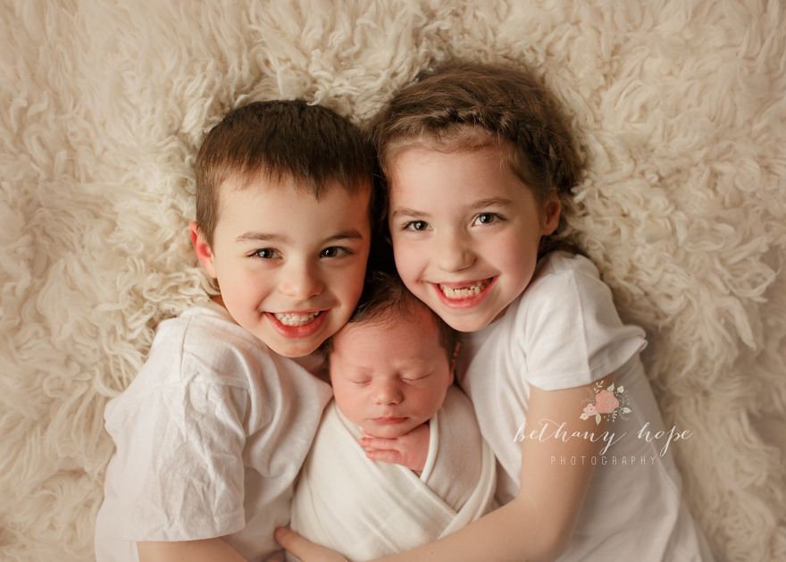 Beautiful Newborn Babies And Their Siblings Captured by Bethany Hope