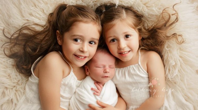 Beautiful Newborn Babies And Their Siblings Captured by Bethany Hope