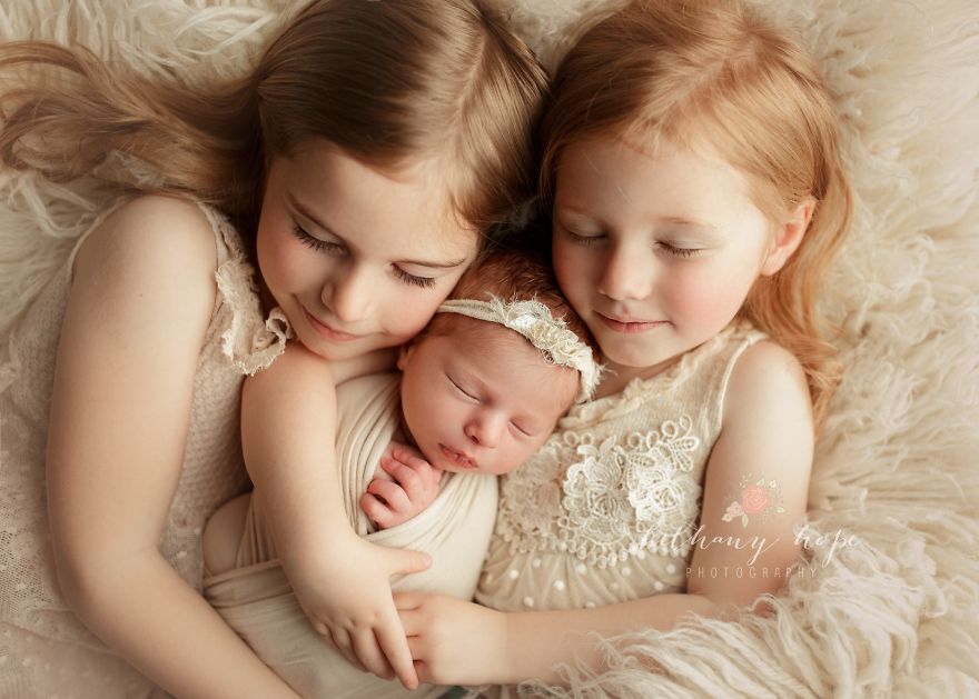 Beautiful Newborn Babies And Their Siblings Captured by Bethany Hope