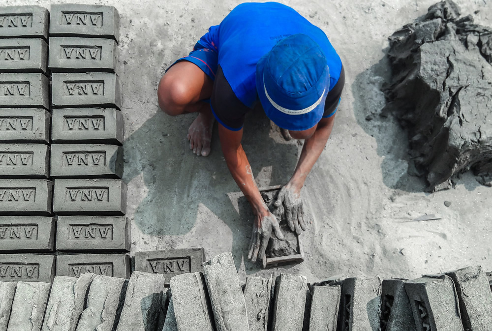 Colorless Lives Around The Brick Factories: Photo Story By Ehsanul Siddiq Aranya