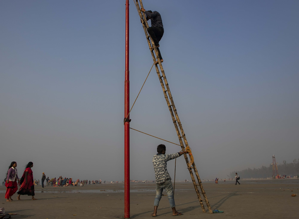 Life And Livings Of Gangasagar Fair By Anaranya Basu