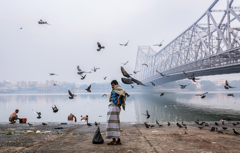 Life Around The Ghats Of Howrah By Pritam Sen