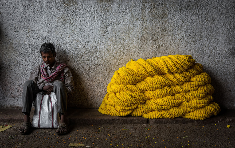 Life Around The Ghats Of Howrah By Pritam Sen