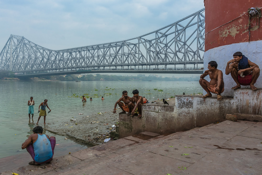 Life Around The Ghats Of Howrah By Pritam Sen