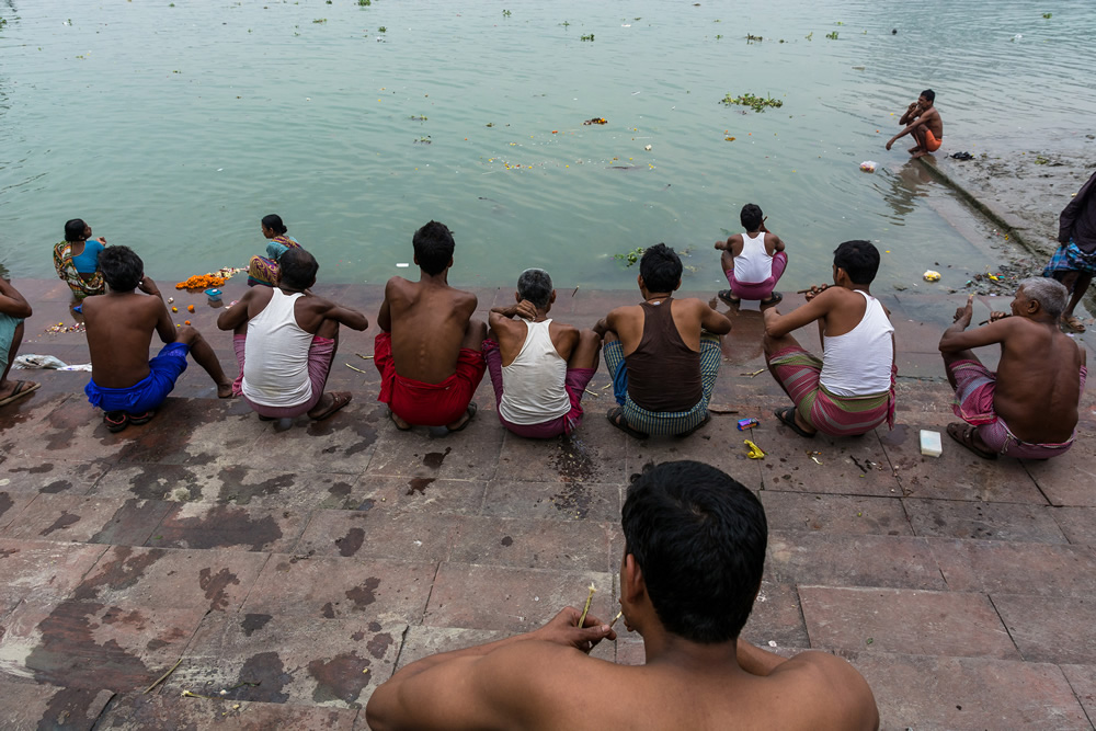 Life Around The Ghats Of Howrah By Pritam Sen