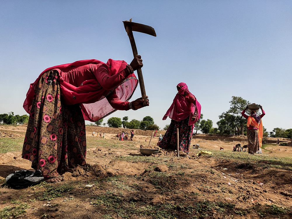 Life Of MGNREGA Workers During Pandemic By Sunil Khandal