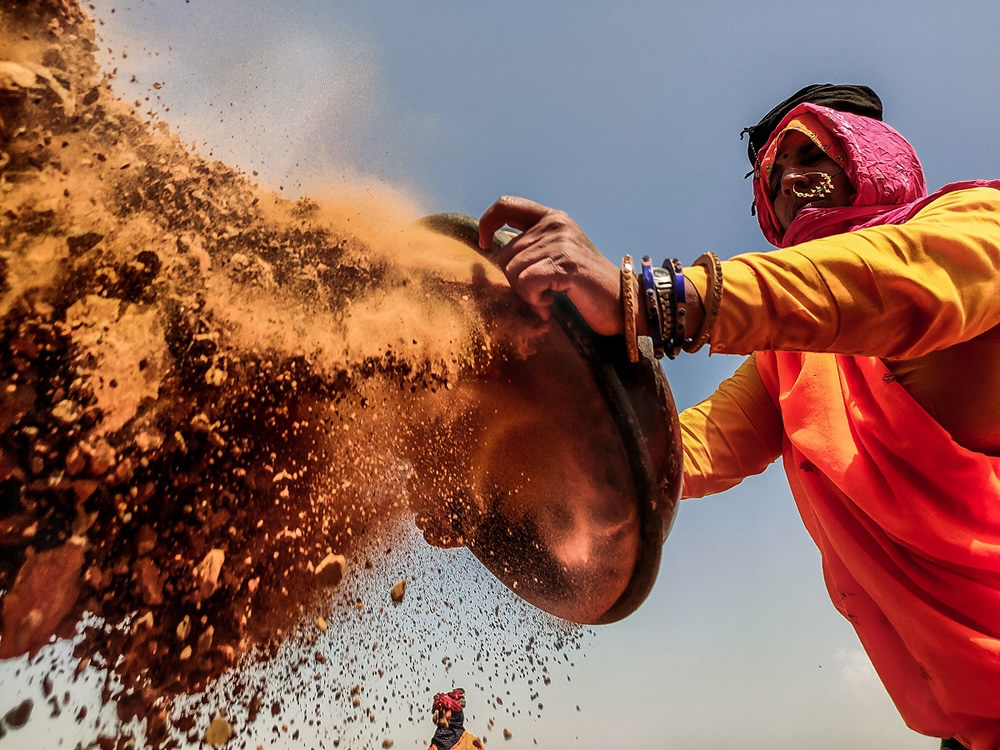 Life Of MGNREGA Workers During Pandemic By Sunil Khandal