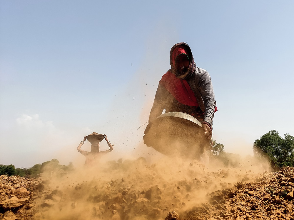 Life Of MGNREGA Workers During Pandemic By Sunil Khandal