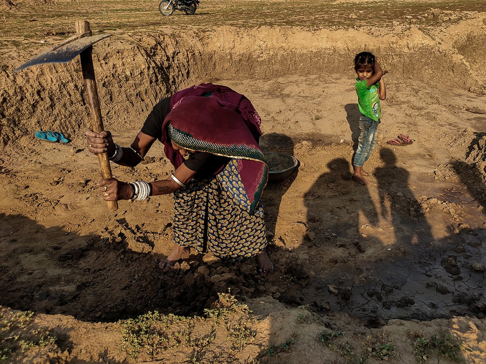 Life Of MGNREGA Workers During Pandemic By Sunil Khandal