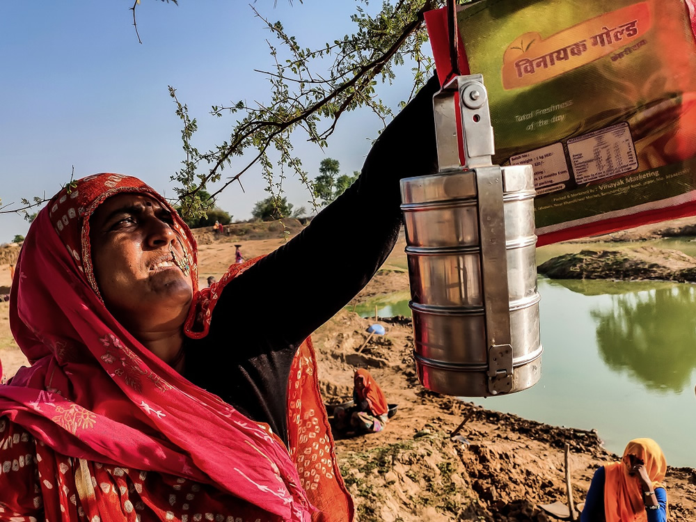 Life Of MGNREGA Workers During Pandemic By Sunil Khandal