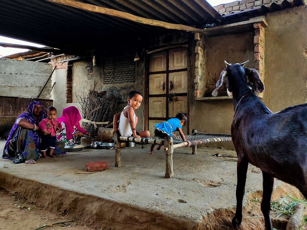 Life Of MGNREGA Workers During Pandemic By Sunil Khandal