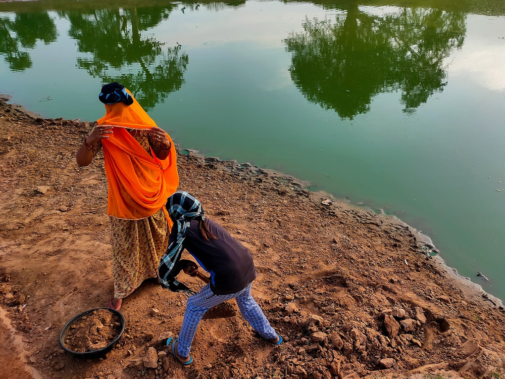 Life Of MGNREGA Workers During Pandemic By Sunil Khandal