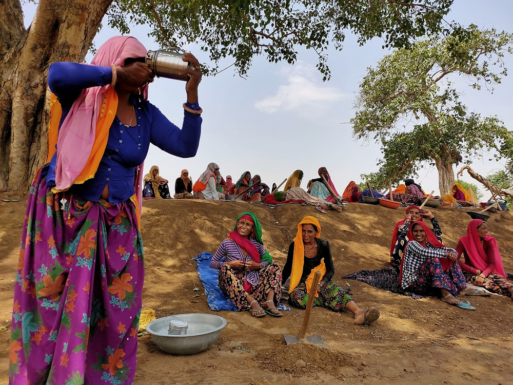 Life Of MGNREGA Workers During Pandemic By Sunil Khandal