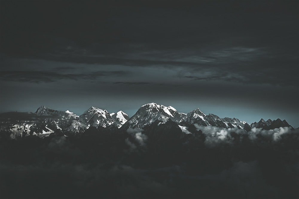 Dark n' Stormy: Everest & Annapurna Ranges Captured By Javi Lorbada