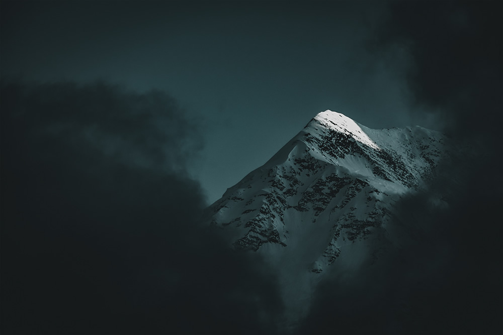 Dark n' Stormy: Everest & Annapurna Ranges Captured By Javi Lorbada