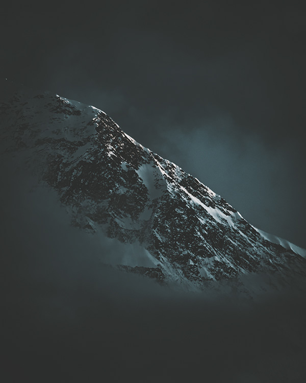 Dark n' Stormy: Everest & Annapurna Ranges Captured By Javi Lorbada