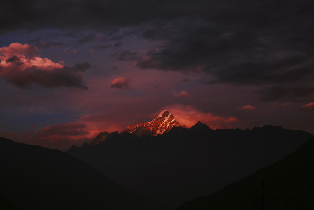 Mountains in Nepal: Beautiful Himalayan Landscapes By Erika Parfenova