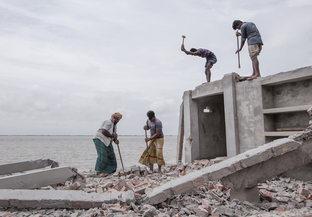 Waiting For The Last Wave: Photo Series By Moniruzzman Sazal