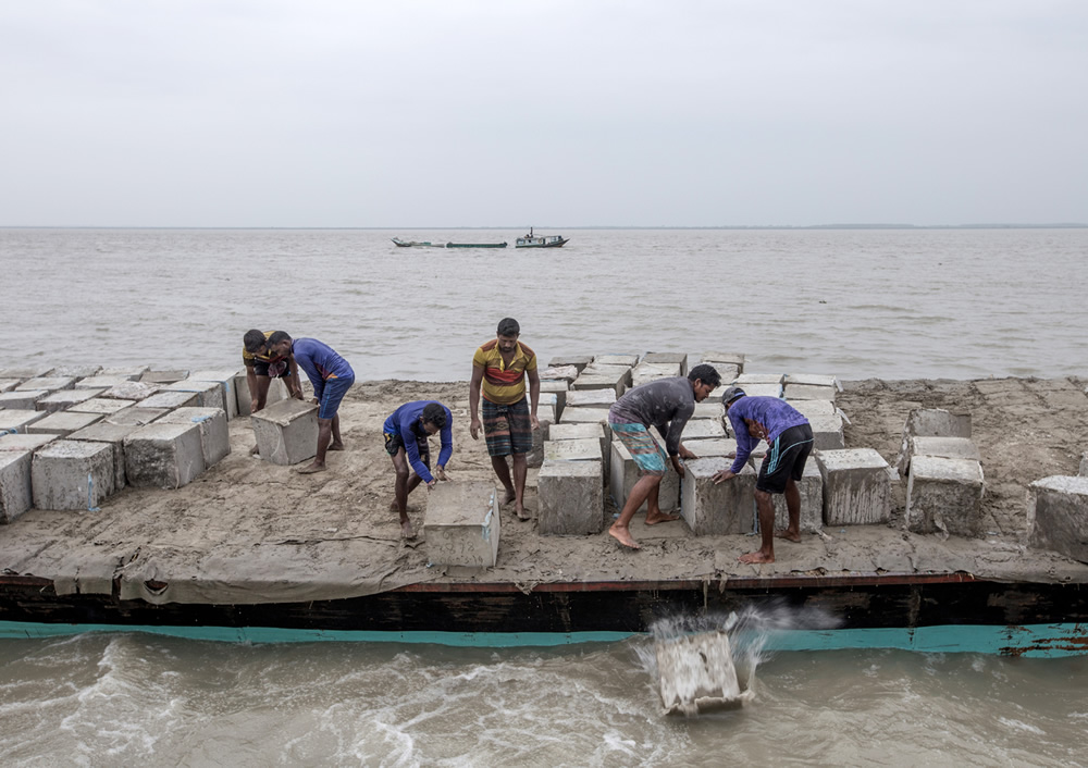 Waiting For The Last Wave: Photo Series By Moniruzzman Sazal