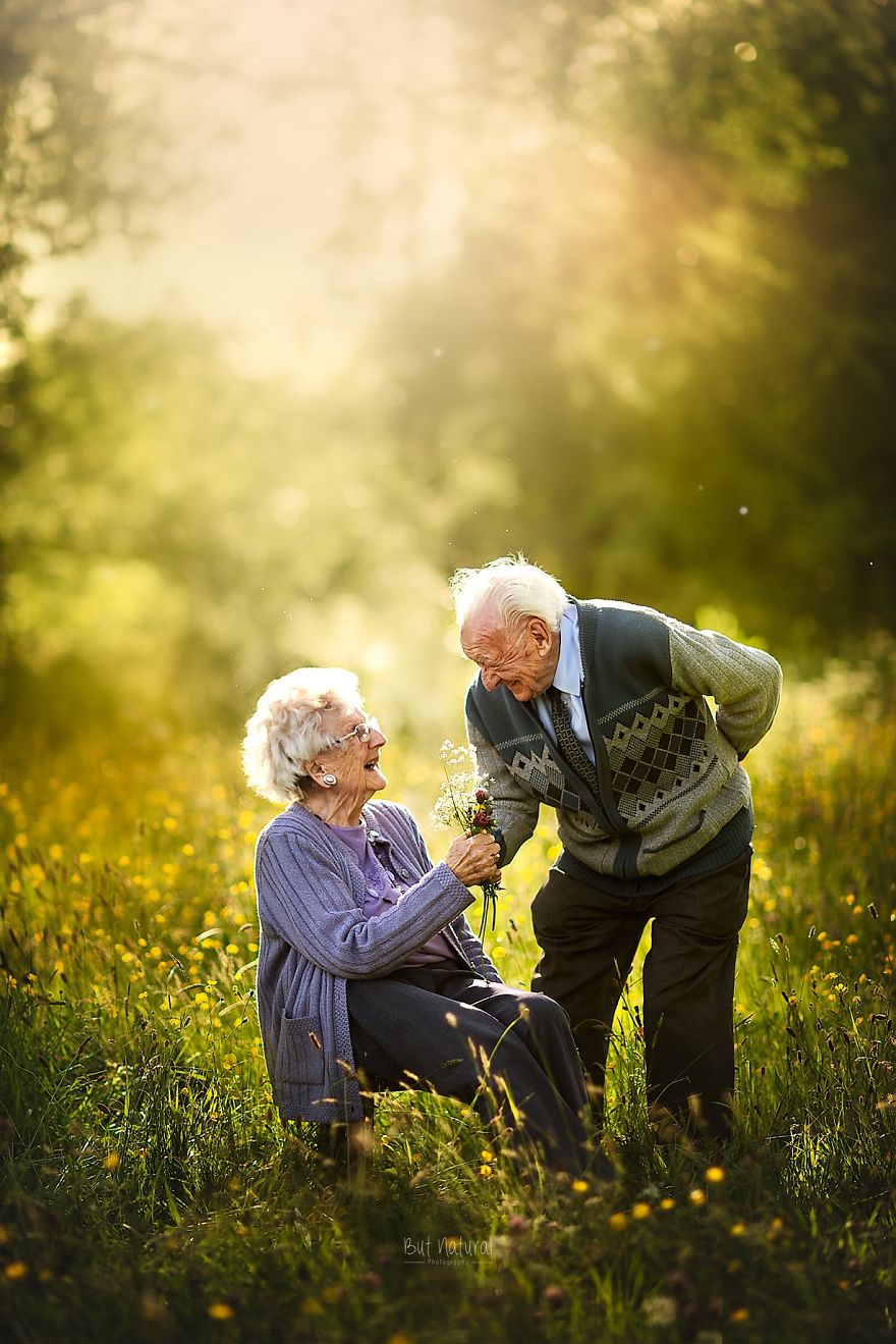 Beautiful Photoshoot Of Old Couple by Photographer Sujata Setia 