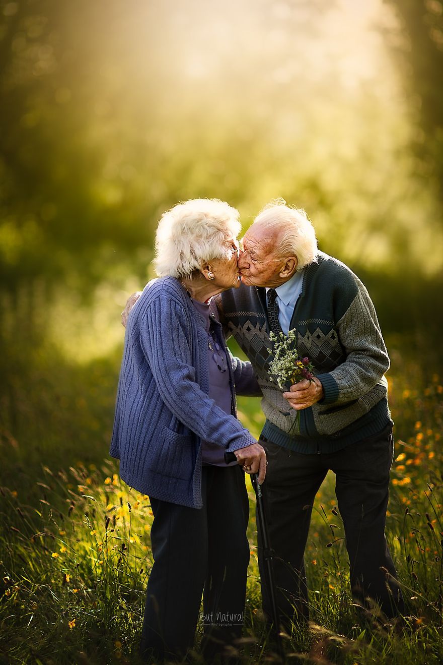 Beautiful Photoshoot Of Old Couple by Photographer Sujata Setia 