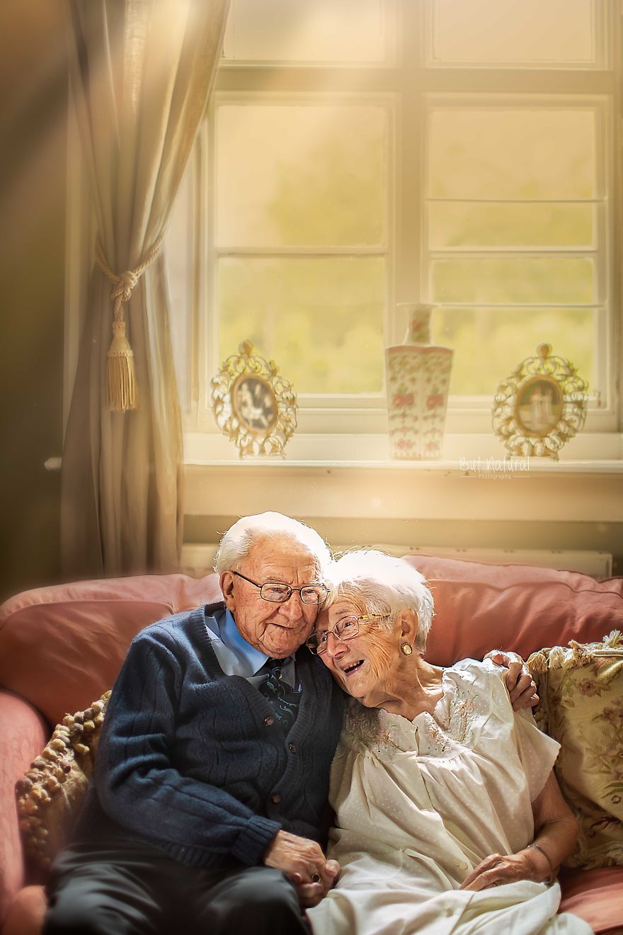 Beautiful Photoshoot Of Old Couple by Photographer Sujata Setia 