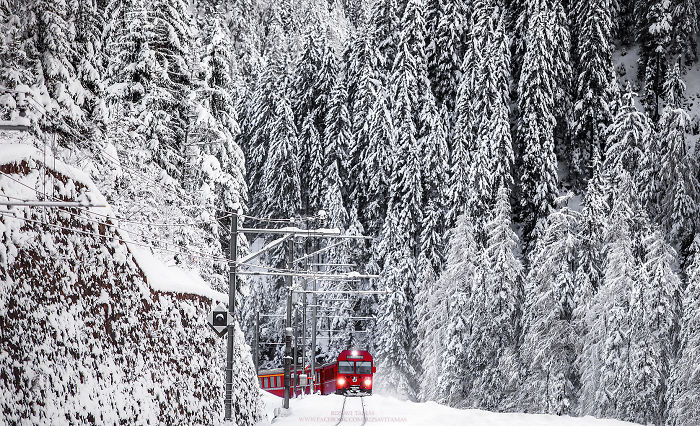 Tamas Rizsavi Beautiful Train Photographs In Exciting Places