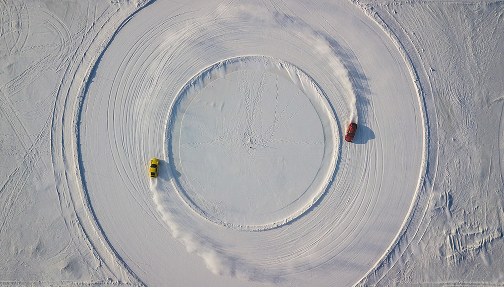 Porsche Ice Experience: Photographer Kai Hartmann Stunningly Captured in Northern China, Inner Mongolia