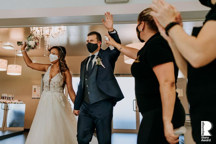 The Best 25 Wedding Photos Taken During The Pandemic