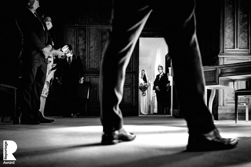 The Best 25 Wedding Photos Taken During The Pandemic