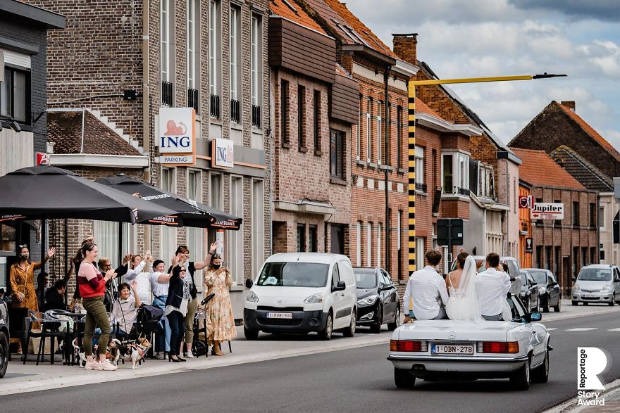 The Best 25 Wedding Photos Taken During The Pandemic