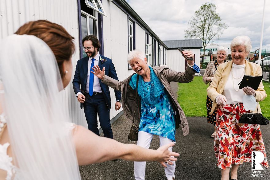 The Best 25 Wedding Photos Taken During The Pandemic