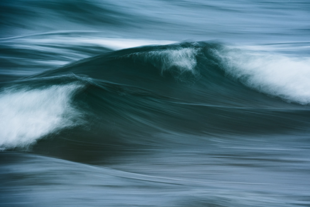 The Motion: The Flowing Waves Of The Atlantic Ocean By Roland Kramer