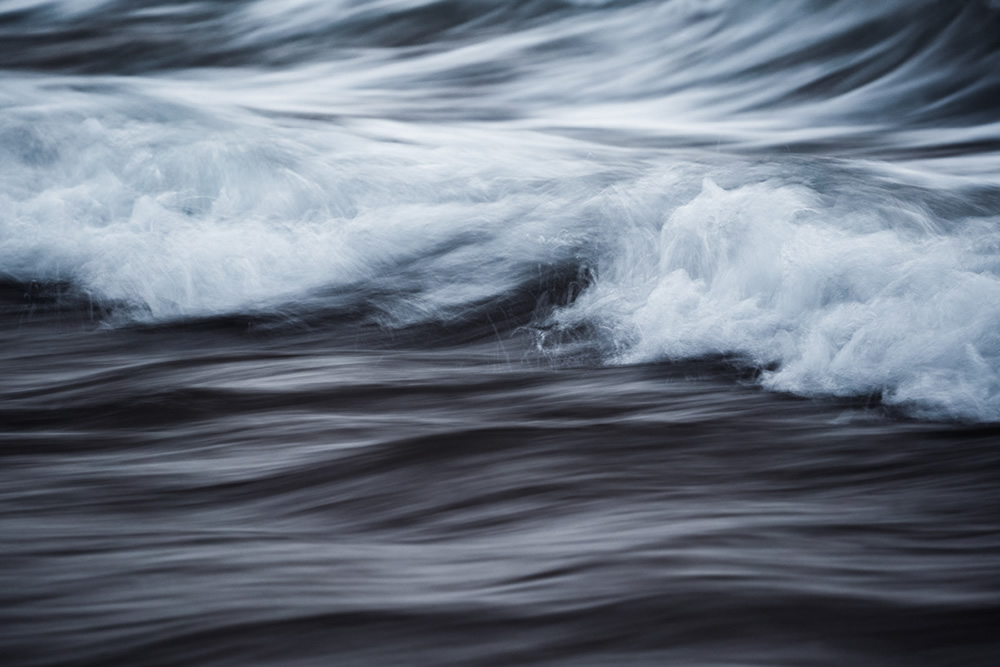 The Motion: The Flowing Waves Of The Atlantic Ocean By Roland Kramer