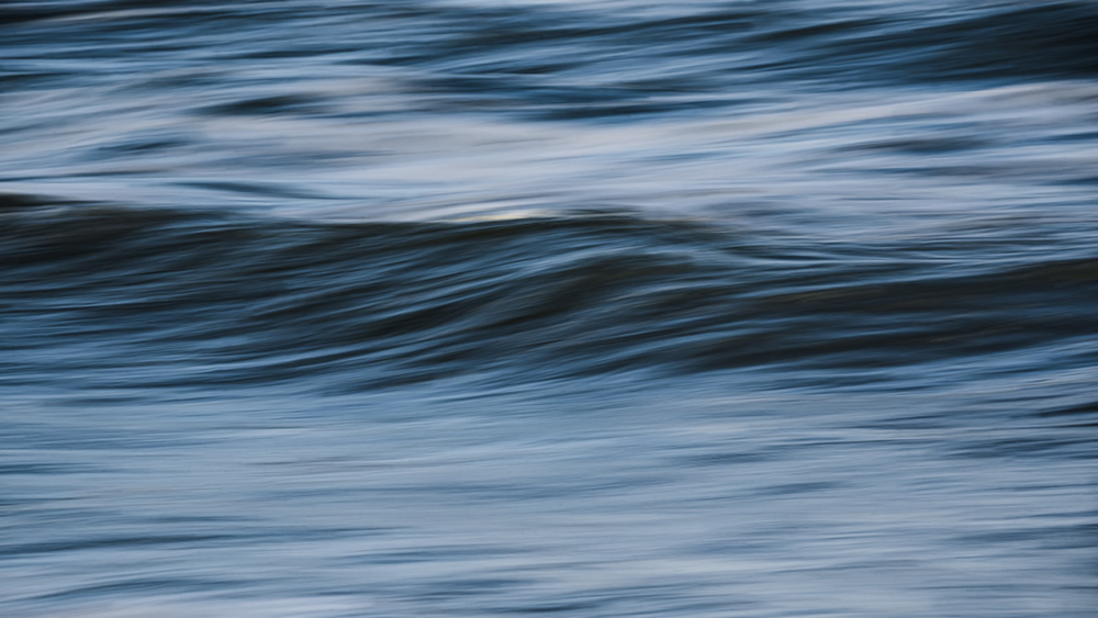 The Motion: The Flowing Waves Of The Atlantic Ocean By Roland Kramer