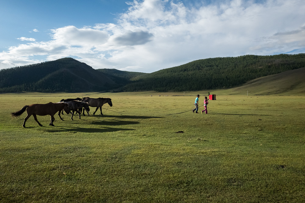 Modern Nomads: Amazing Photo Series By Callie Eh