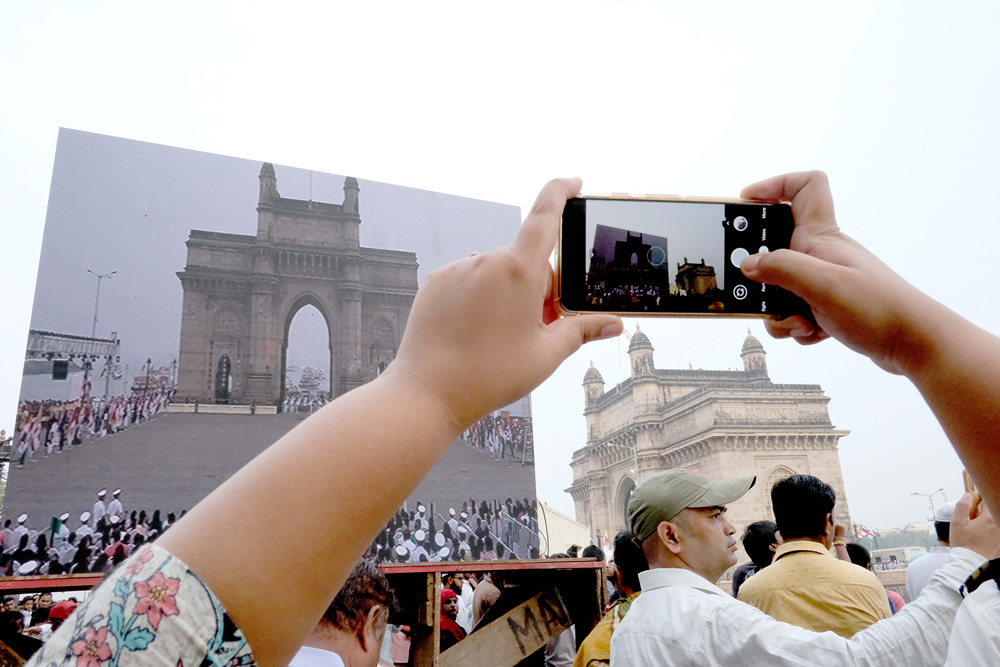 Organised Chaos: Street Photography Series By Sashi Das