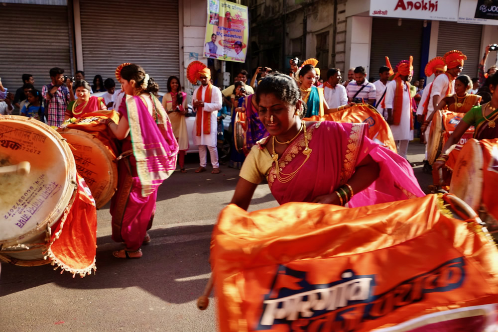 GudiPadwa: Shobha Yatra, Giragon, Mumbai By Sanjoy Banerjee