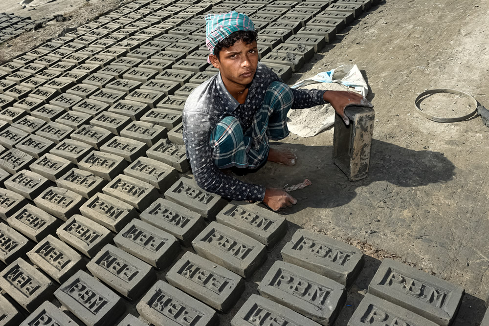 Life Of Brick Kiln Workers: Photo Series by Sumon Das