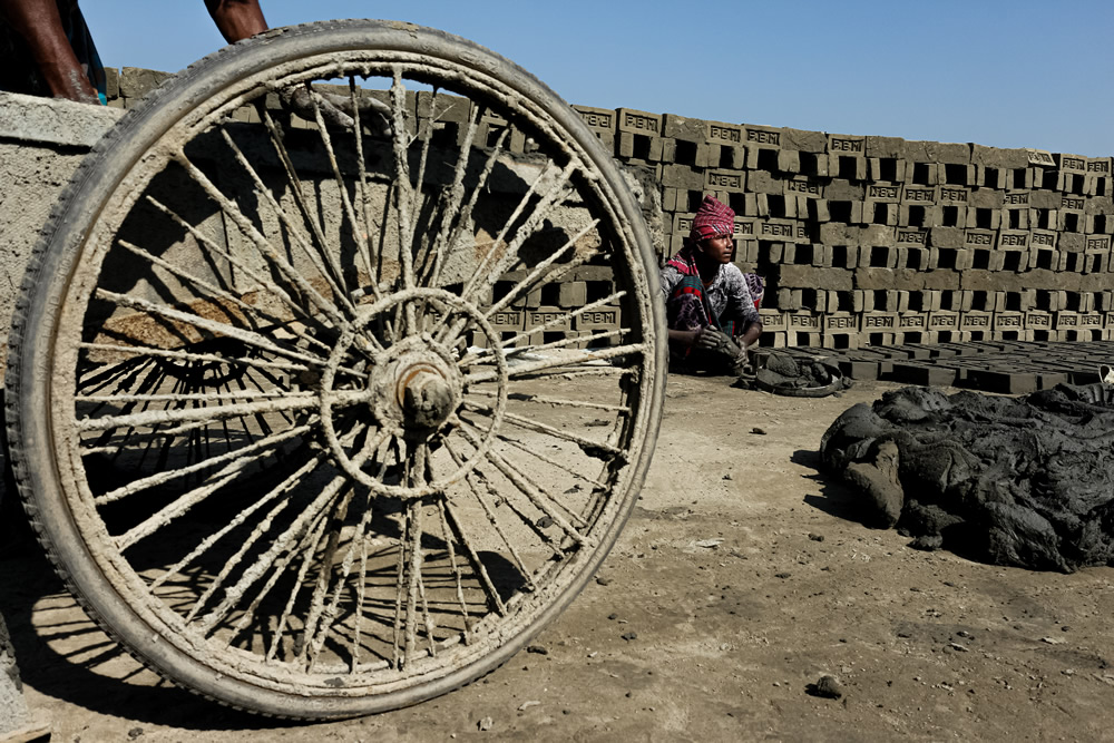 Life Of Brick Kiln Workers: Photo Series by Sumon Das