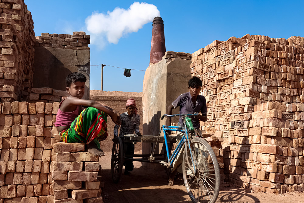 Life Of Brick Kiln Workers: Photo Series by Sumon Das