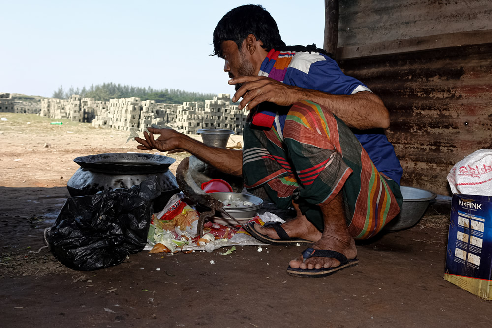 Life Of Brick Kiln Workers: Photo Series by Sumon Das