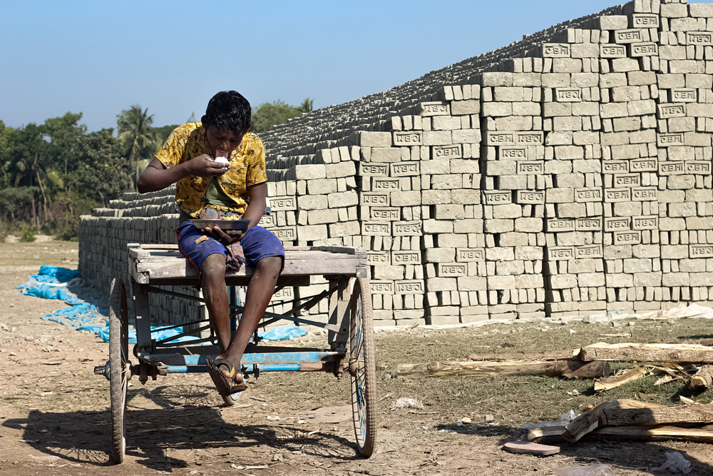 Life Of Brick Kiln Workers: Photo Series by Sumon Das