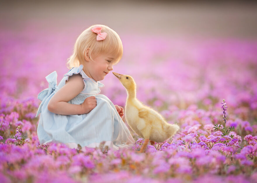 Magical Bond Between Children and Animals Captured by Lisa Holloway