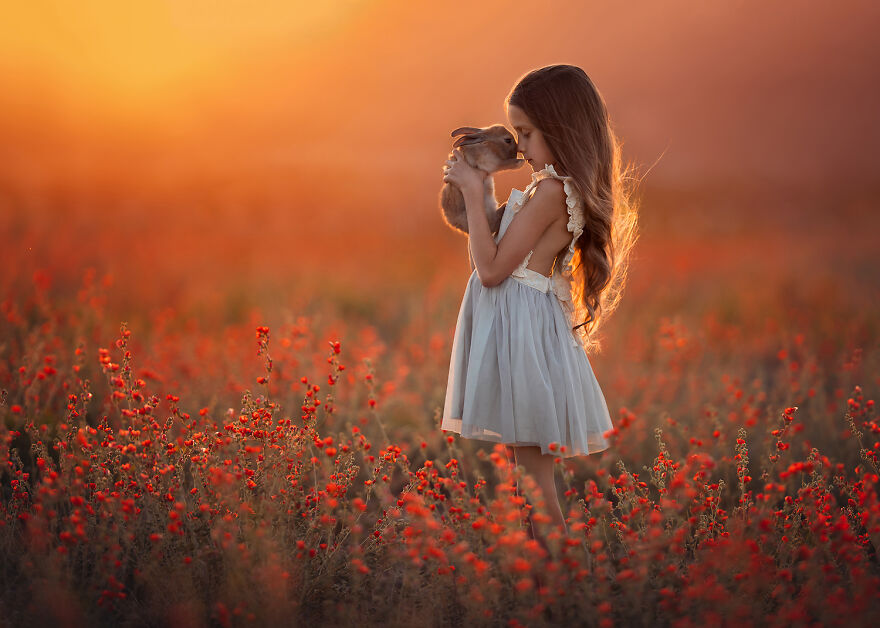 Magical Bond Between Children and Animals Captured by Lisa Holloway