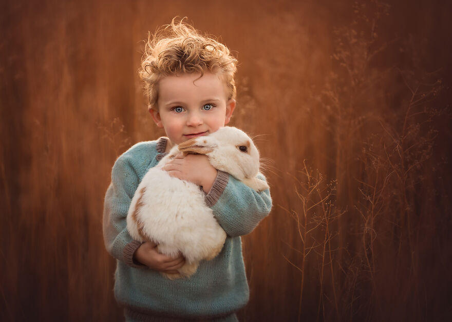 Magical Bond Between Children and Animals Captured by Lisa Holloway