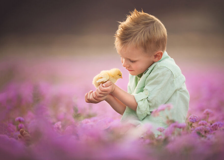 Magical Bond Between Children and Animals Captured by Lisa Holloway